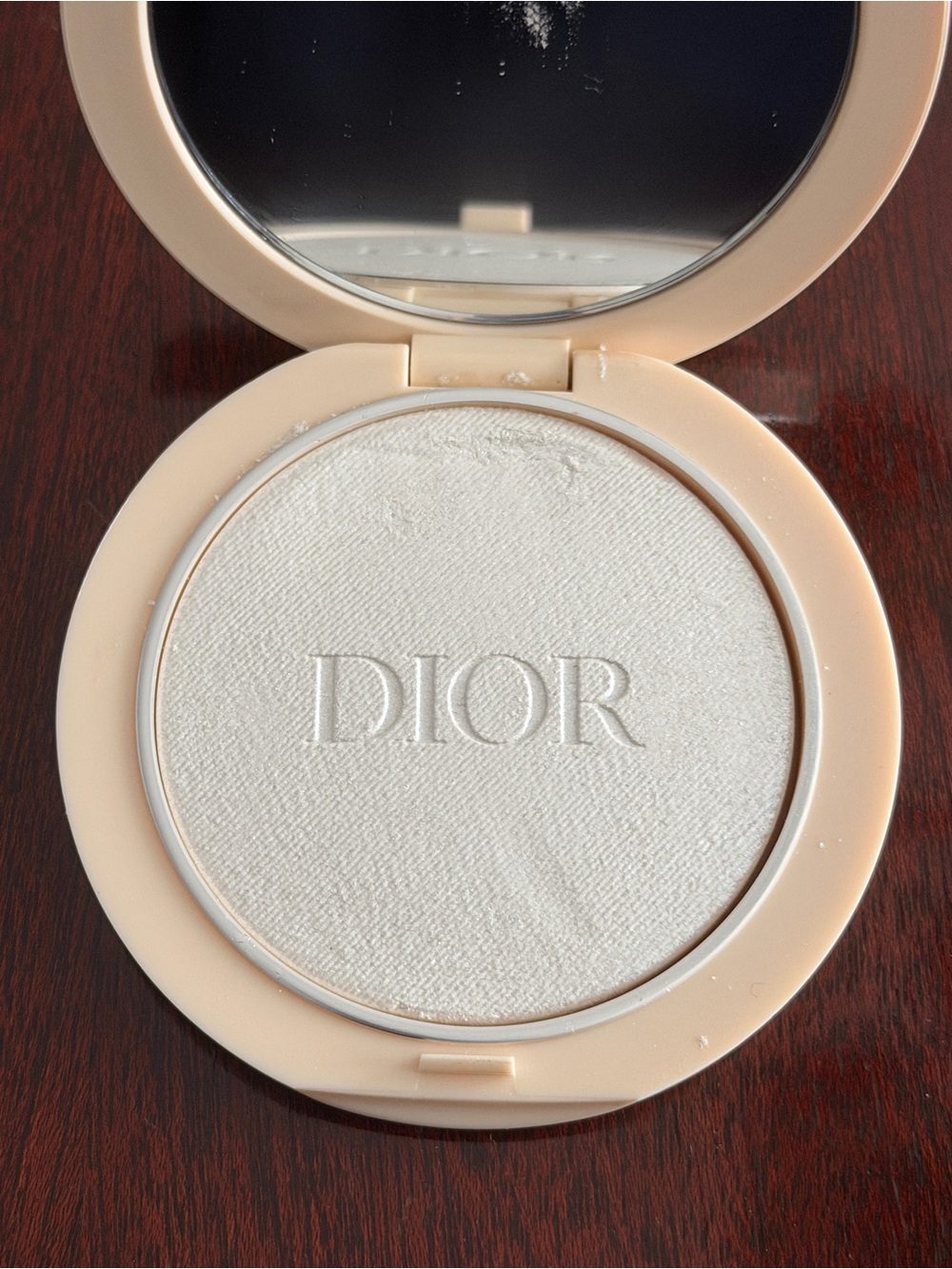 Dior Luminous Pressed Highlighter – Pearl White - Picture 2 of 4